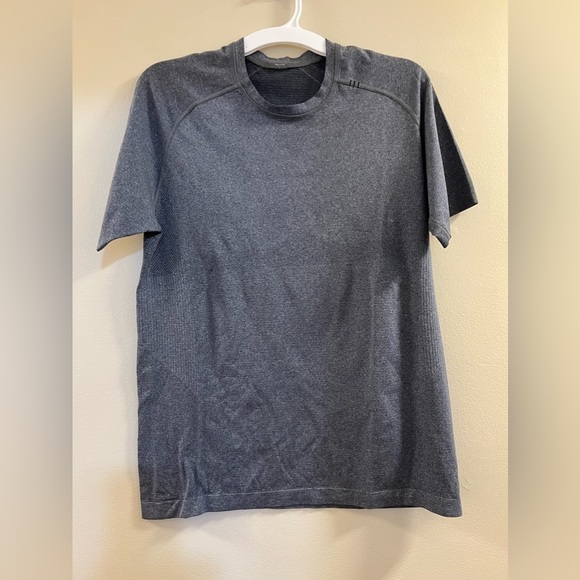 44. Lululemon Metal Vent Tech Short Sleeve - Picture 7 of 16